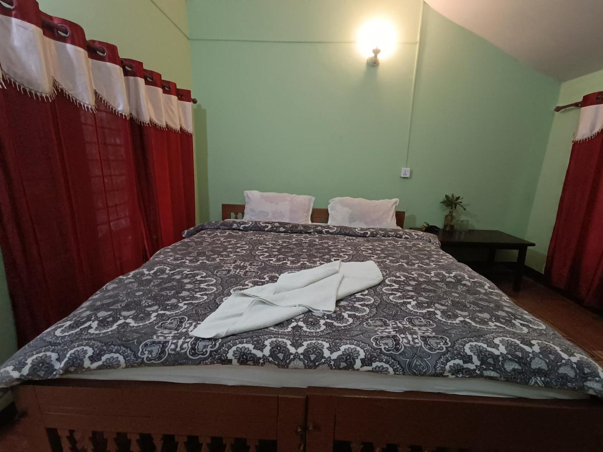 Hotel Crocodile Safari Camp Chitwan Habitación foto